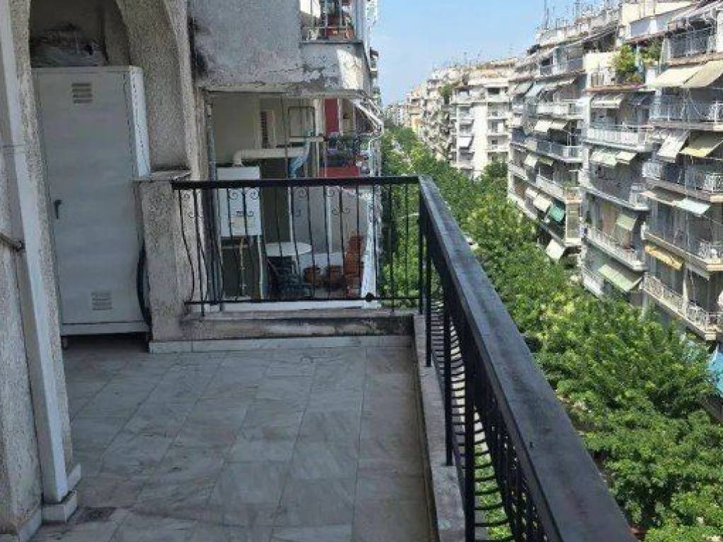 Forumland Real Estate, Βεράντες