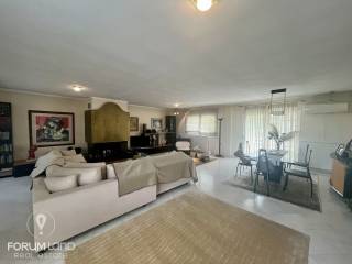 Forumland Real Estate, Σαλόνι με τζάκι