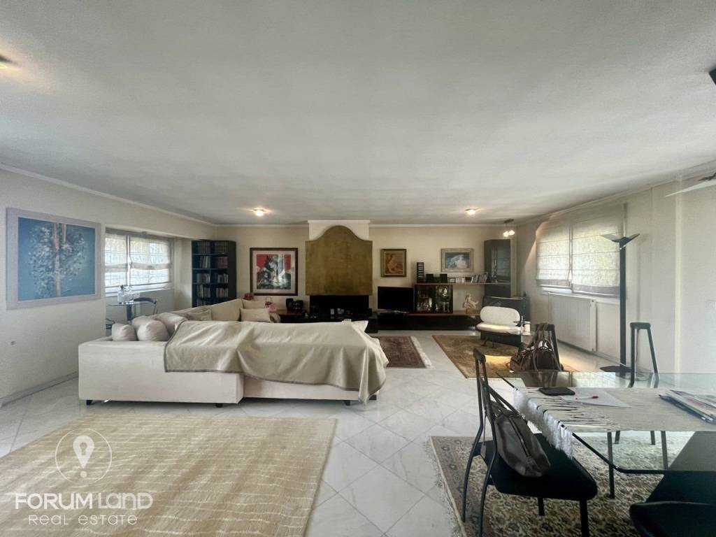 Forumland Real Estate, Σαλόνι με τζάκι