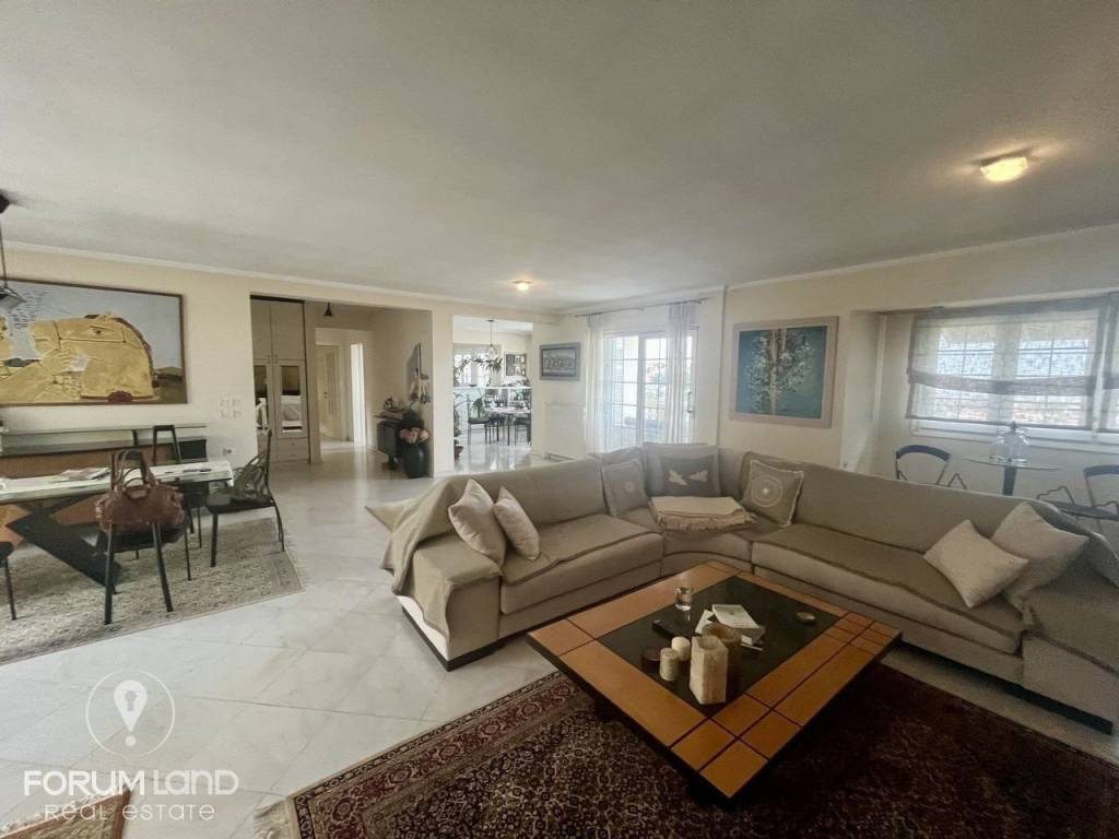 Forumland Real Estate, Σαλόνι με τζάκι