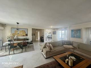 Forumland Real Estate, Σαλόνι με τζάκι