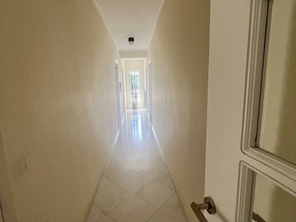 Forumland Real Estate, Διάδρομος