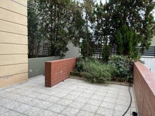 Μικρός κήπος στο ισόγειο