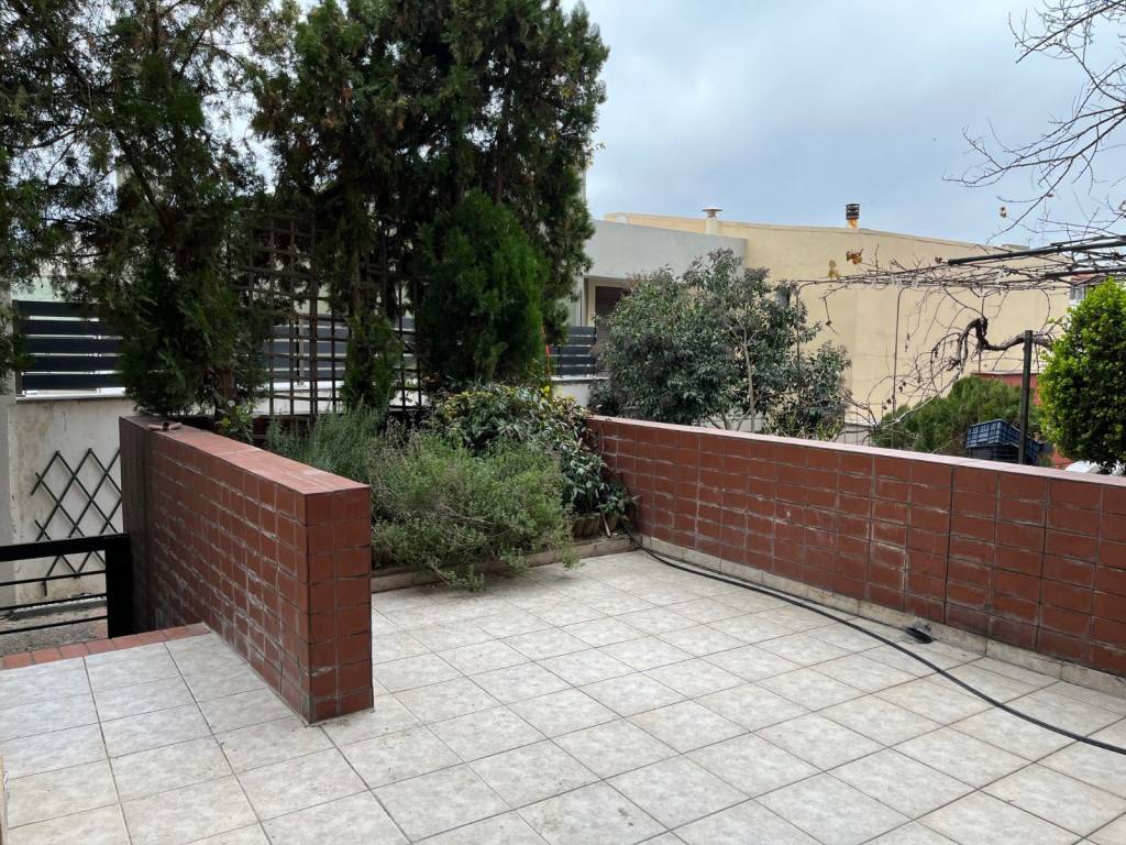 Μικρός κήπος στο ισόγειο