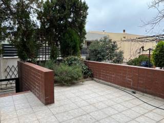 Μικρός κήπος στο ισόγειο