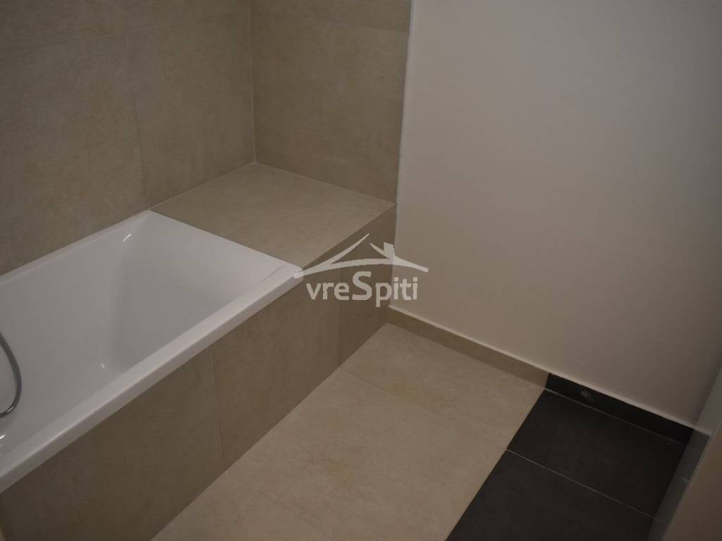 ΛΟΥΤΡΟ ΣΤΟ ΔΩΜΑΤΙΟ ΓΥΜΝΑΣΤΙΚΗΣ