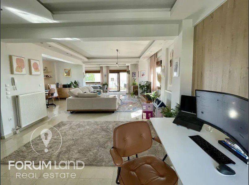 Forumland Real Estate, Σαλόνι με τζάκι