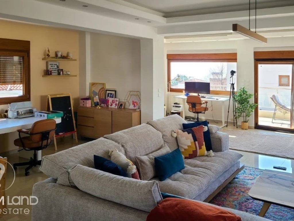 Forumland Real Estate, Σαλόνι με τζάκι