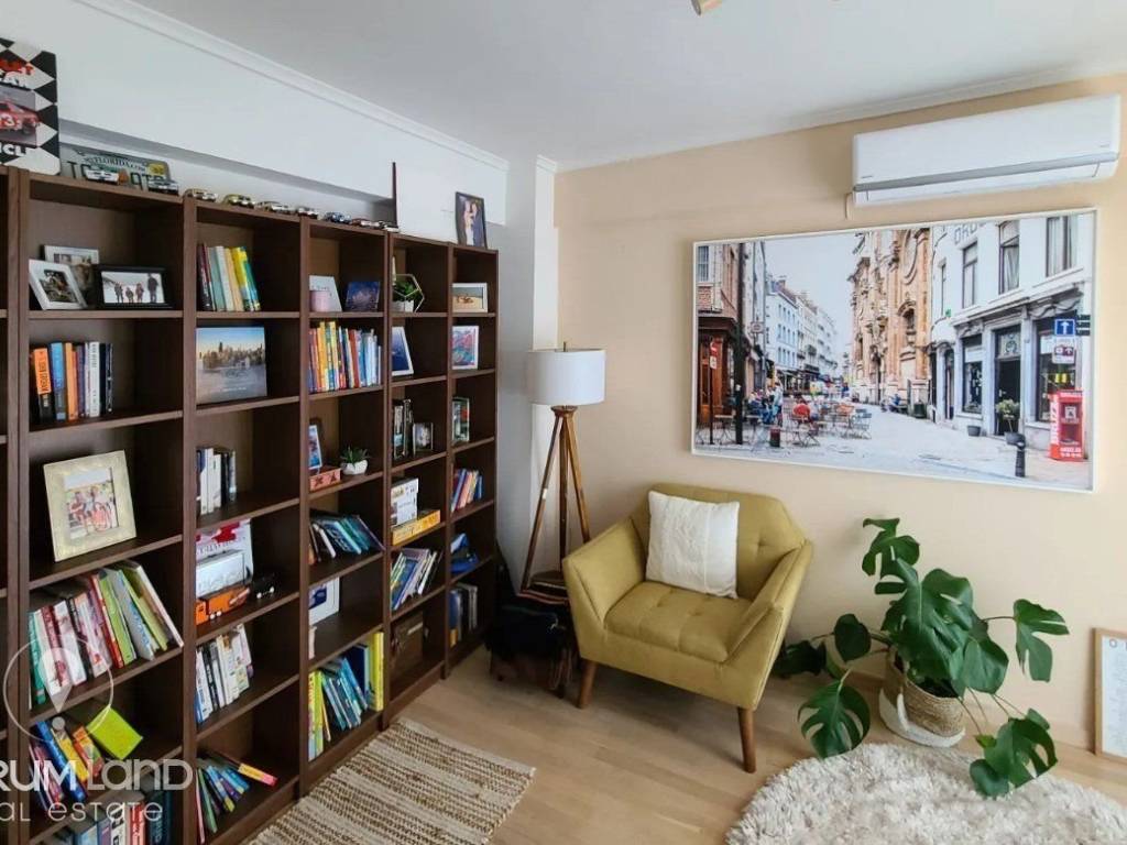 Forumland Real Estate, Σαλόνι με τζάκι