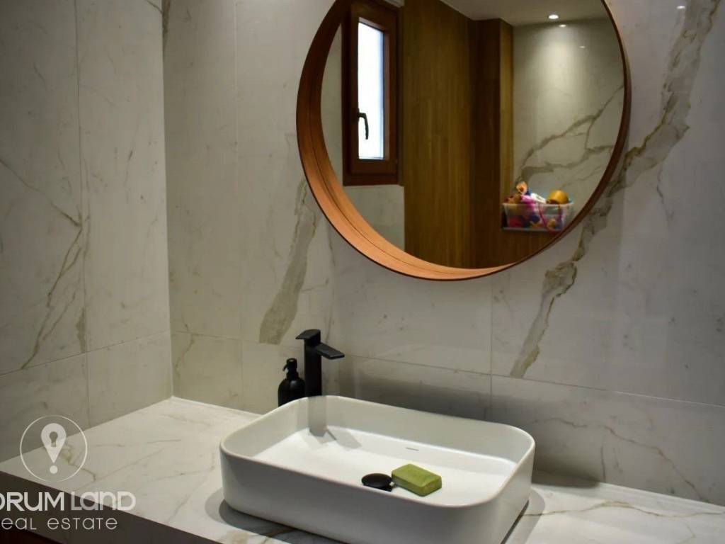 Forumland Real Estate, Μπάνιο