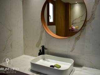 Forumland Real Estate, Μπάνιο