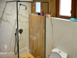 Forumland Real Estate, Μπάνιο