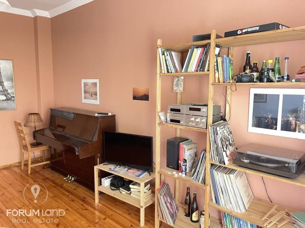 Forumland Real Estate, Σαλόνι