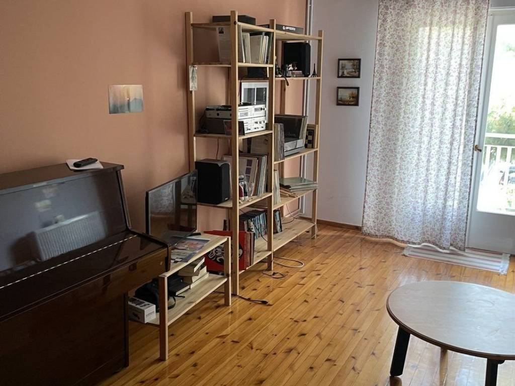 Forumland Real Estate, Σαλόνι