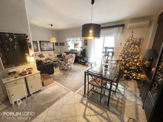 Forumland Real Estate, Σαλόνι