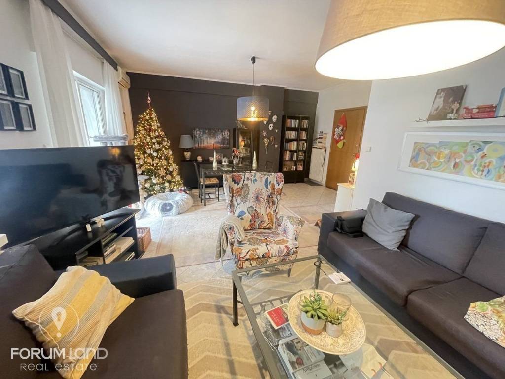 Forumland Real Estate, Σαλόνι