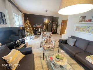 Forumland Real Estate, Σαλόνι