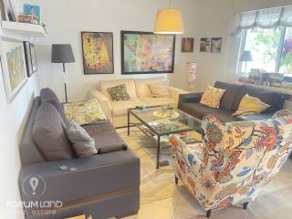 Forumland Real Estate, Σαλόνι