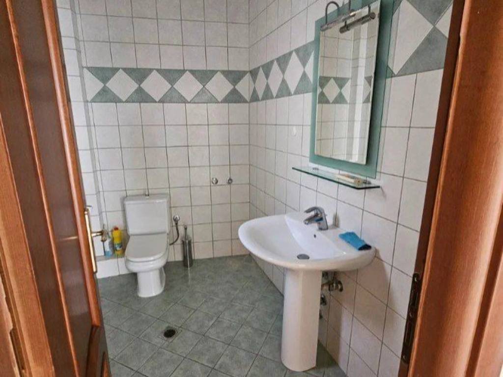 Forumland Real Estate, Μπάνιο