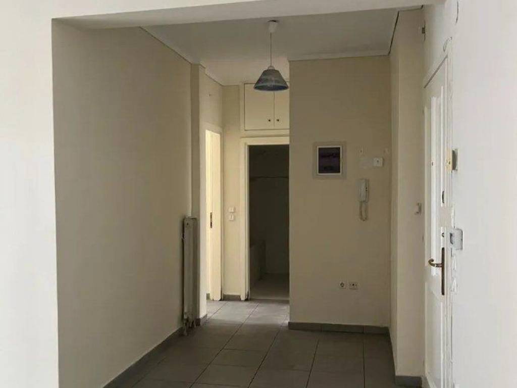 Forumland Real Estate, Είσοδος