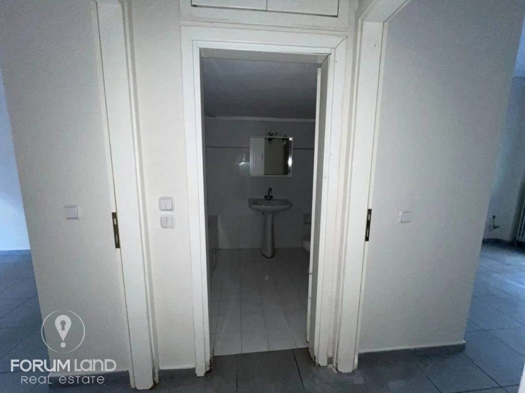 Forumland Real Estate, Μπάνιο