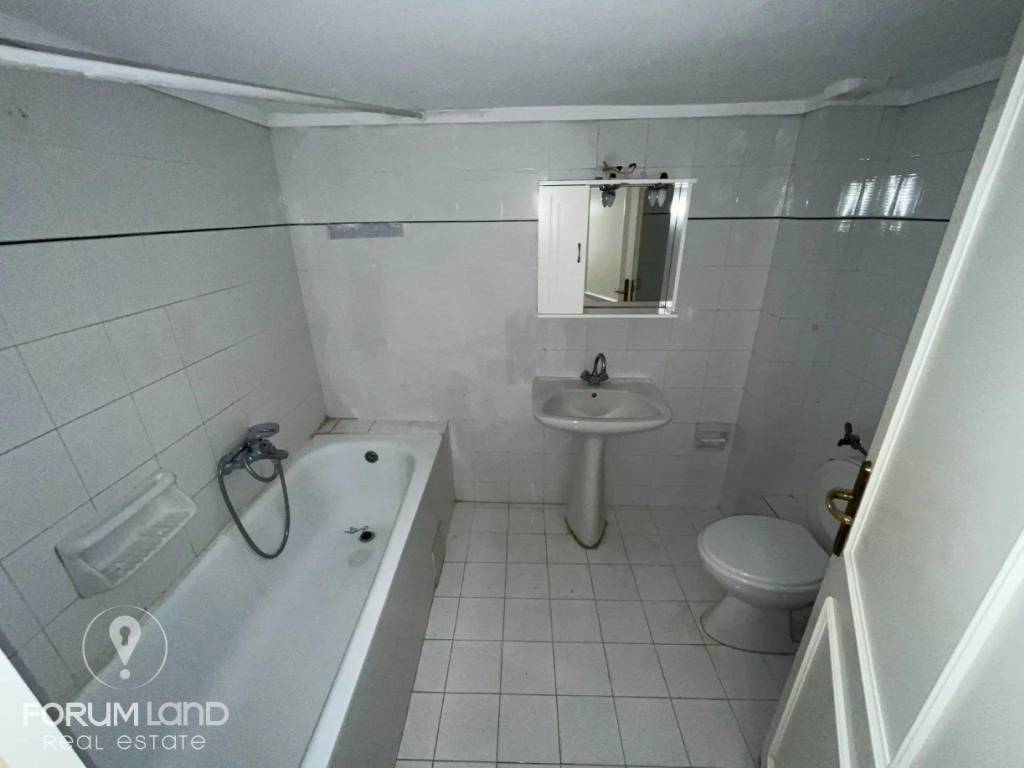 Forumland Real Estate, Μπάνιο