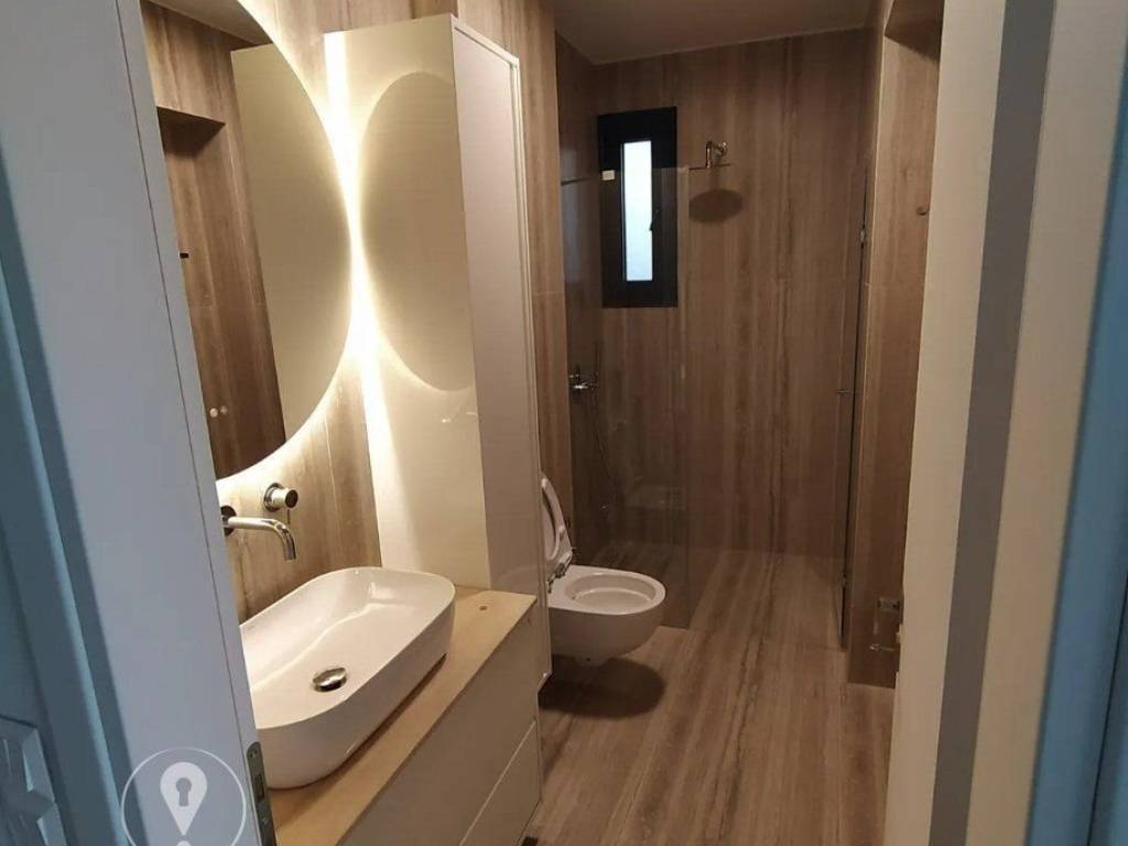 Forumland Real Estate, Μπάνιο