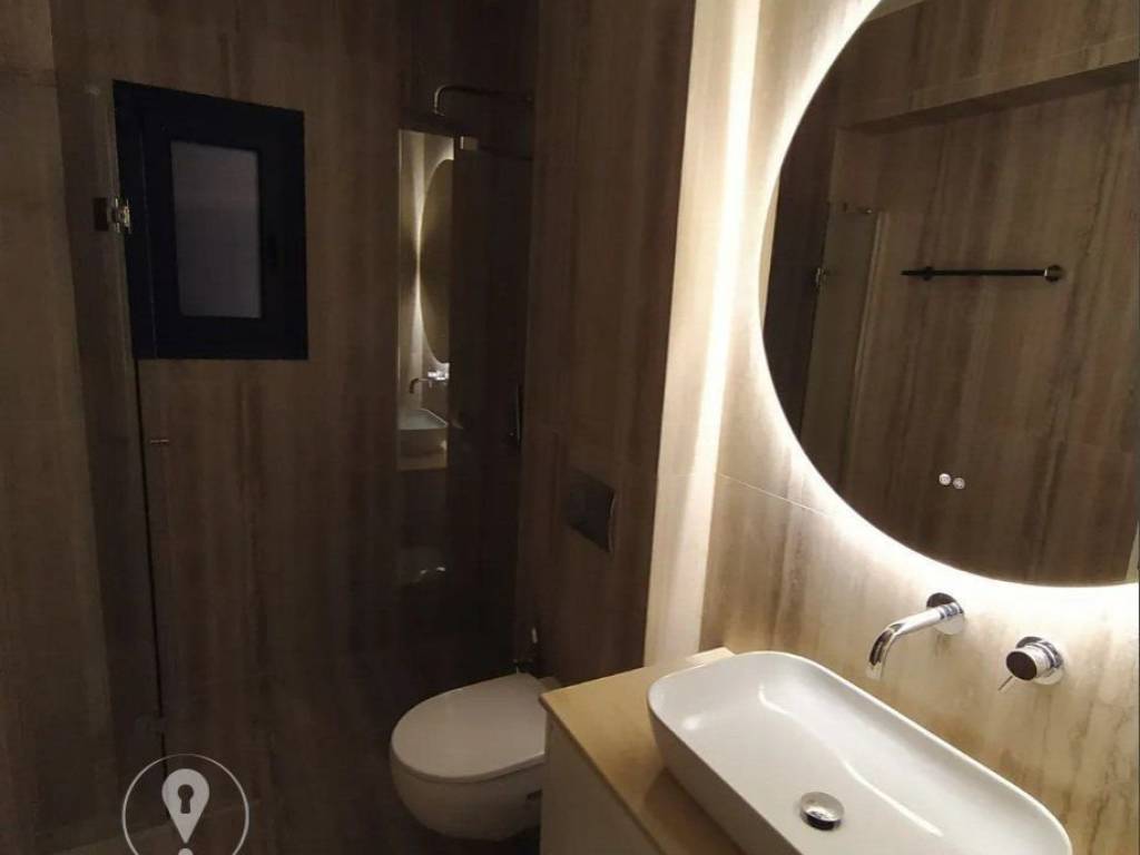 Forumland Real Estate, Μπάνιο