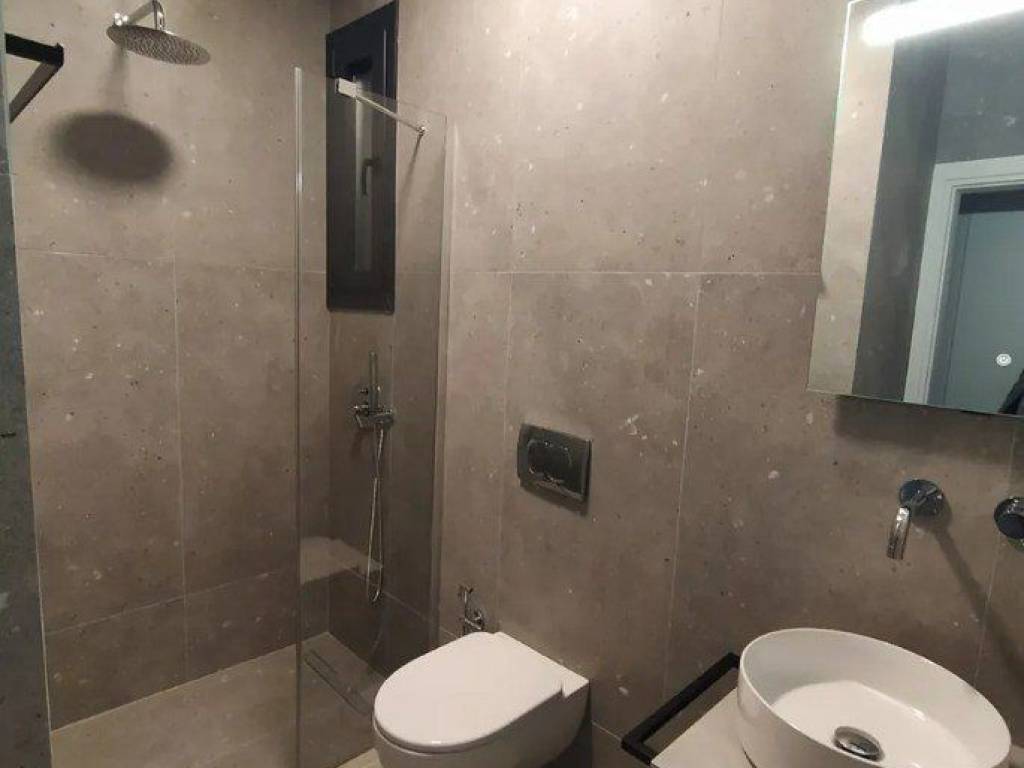 Forumland Real Estate, Μπάνιο