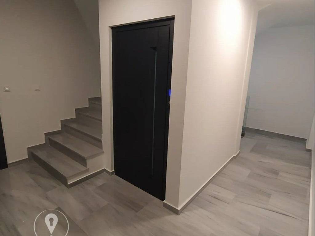 Forumland Real Estate, Ανελκυστήρας