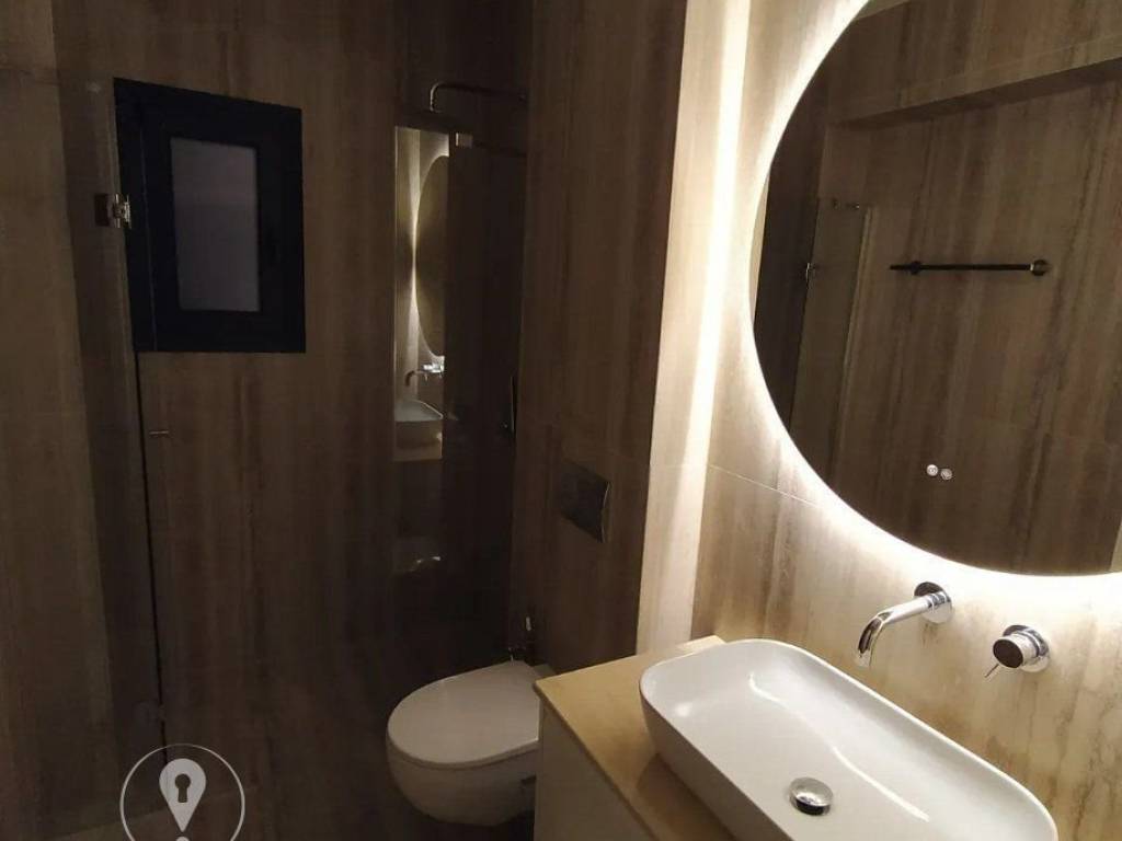 Forumland Real Estate, Μπάνιο