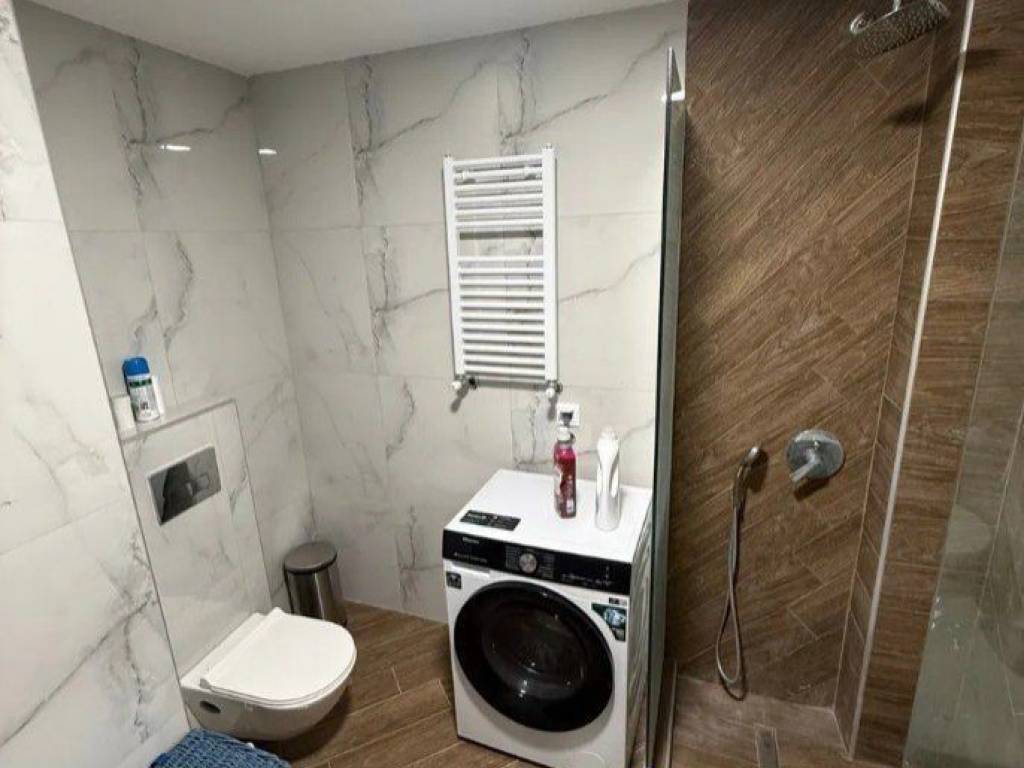 Forumland Real Estate, Μπάνιο