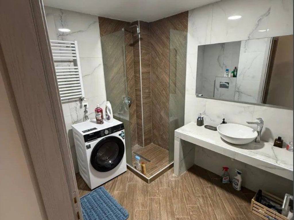 Forumland Real Estate, Μπάνιο