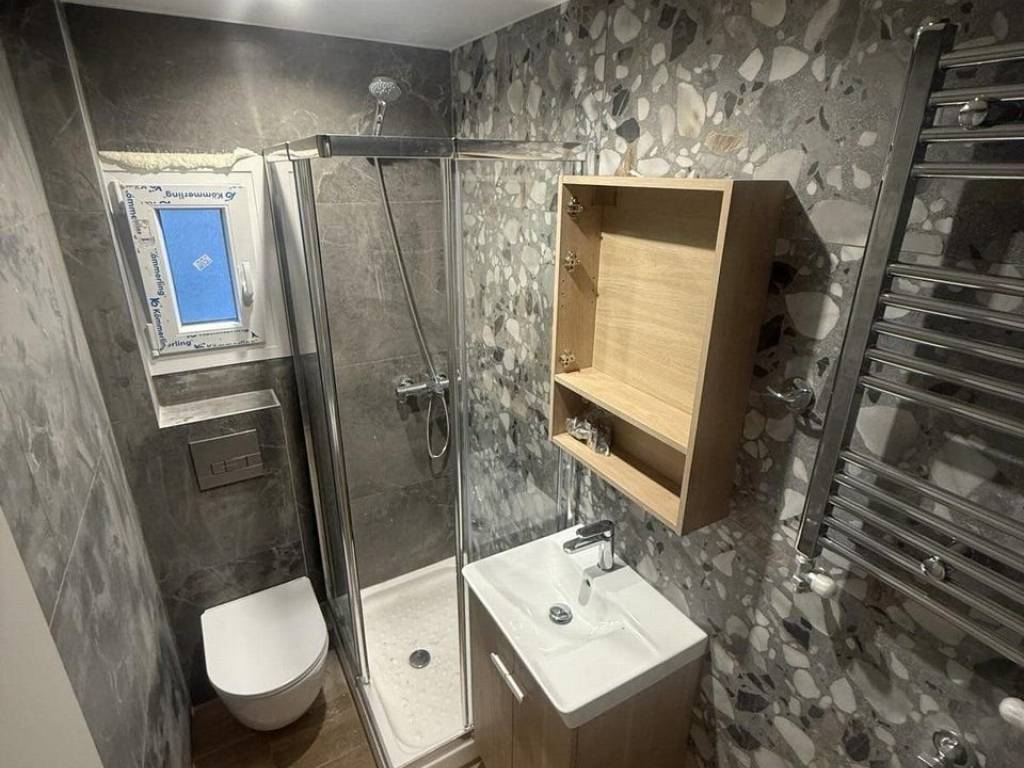 Forumland Real Estate, Μπάνιο