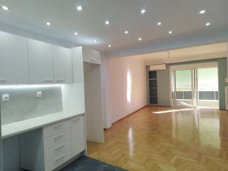 ενιαία σαλοκουζίνα, όλα καινούρια, κρυφοί φωτισμοί