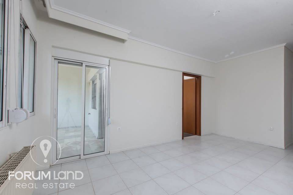 Forumland Real Estate, Saloni