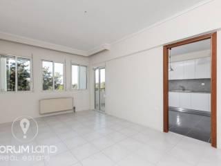 Forumland Real Estate, Saloni