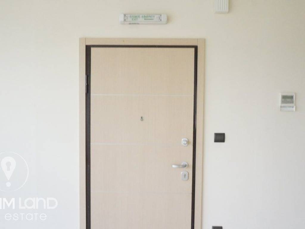 Forumland Real Estate, Είσοδος