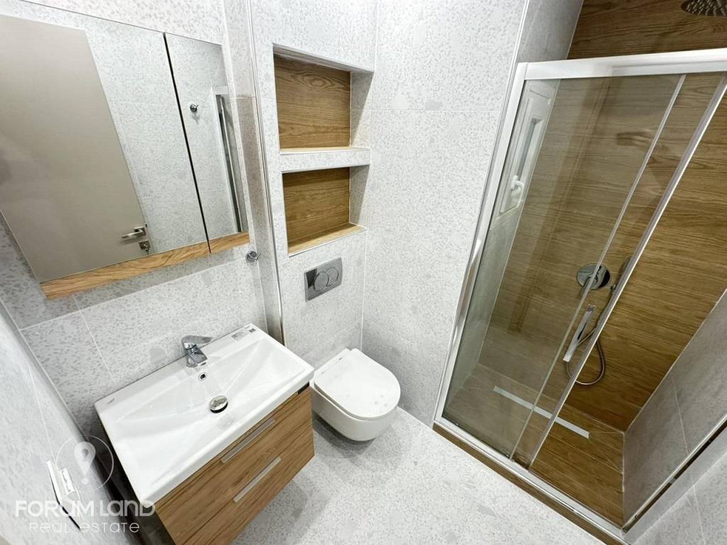 Forumland Real Estate, Μπάνιο