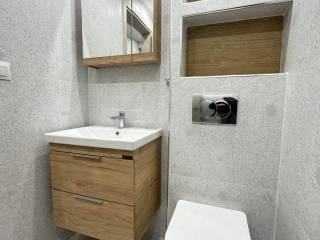 Forumland Real Estate, Μπάνιο