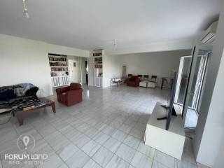 Forumland Real Estate, Σαλόνι με τζάκι