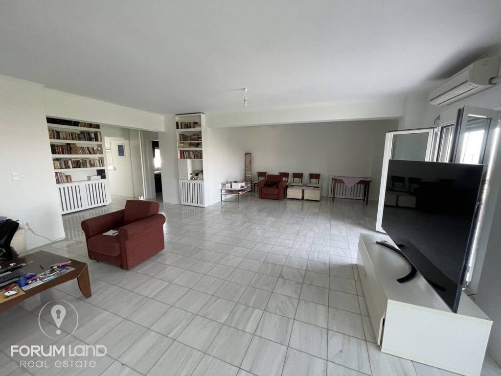 Forumland Real Estate, Σαλόνι με τζάκι