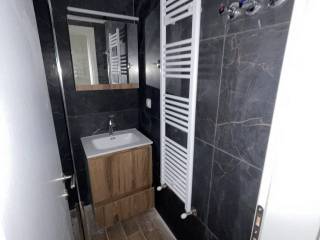 Forumland Real Estate, Μπάνιο