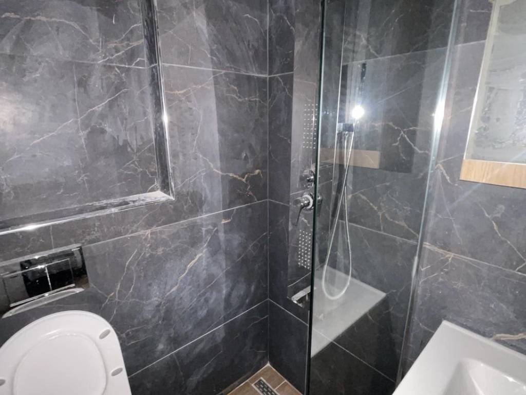 Forumland Real Estate, Μπάνιο