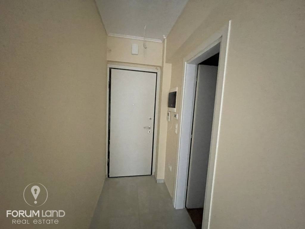 Forumland Real Estate, Θωρακισμένη πόρτα