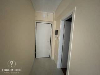 Forumland Real Estate, Θωρακισμένη πόρτα