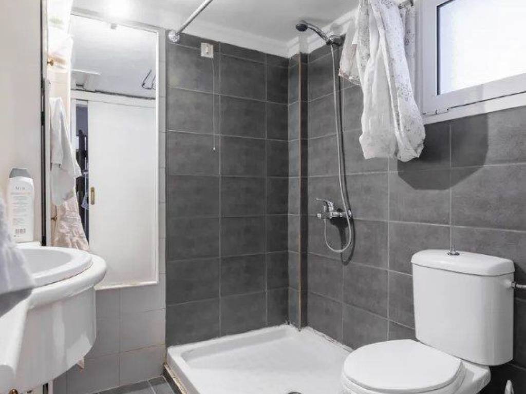 Forumland Real Estate, Μπάνιο