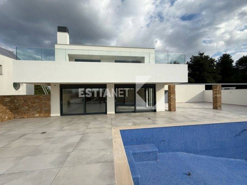 Exoterikos choros,Pisina