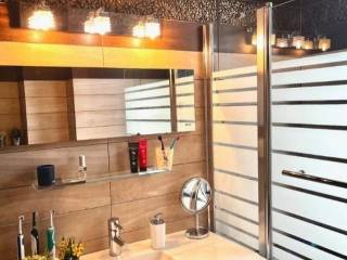 Forumland Real Estate, Μπάνιο