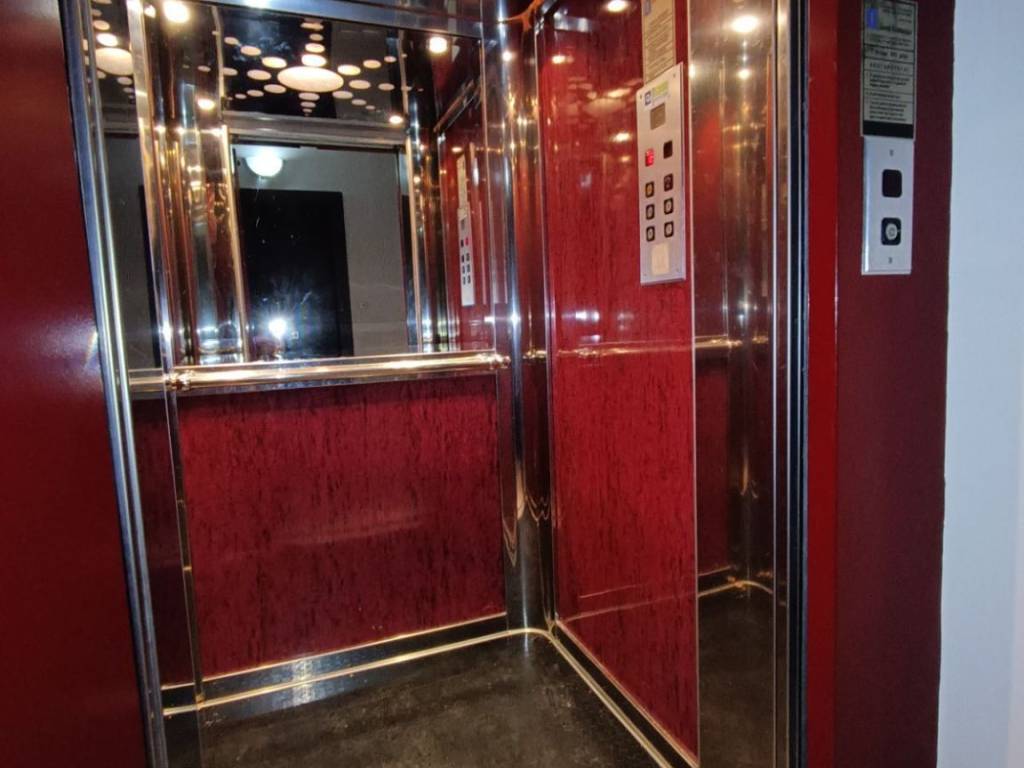 ANYPLACE MESITIKES YPERESIES